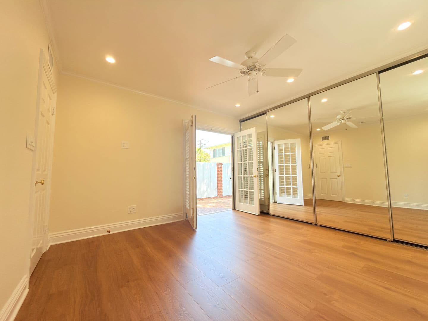 North Hollywood Apartment: 12550-12556 Oxnard St