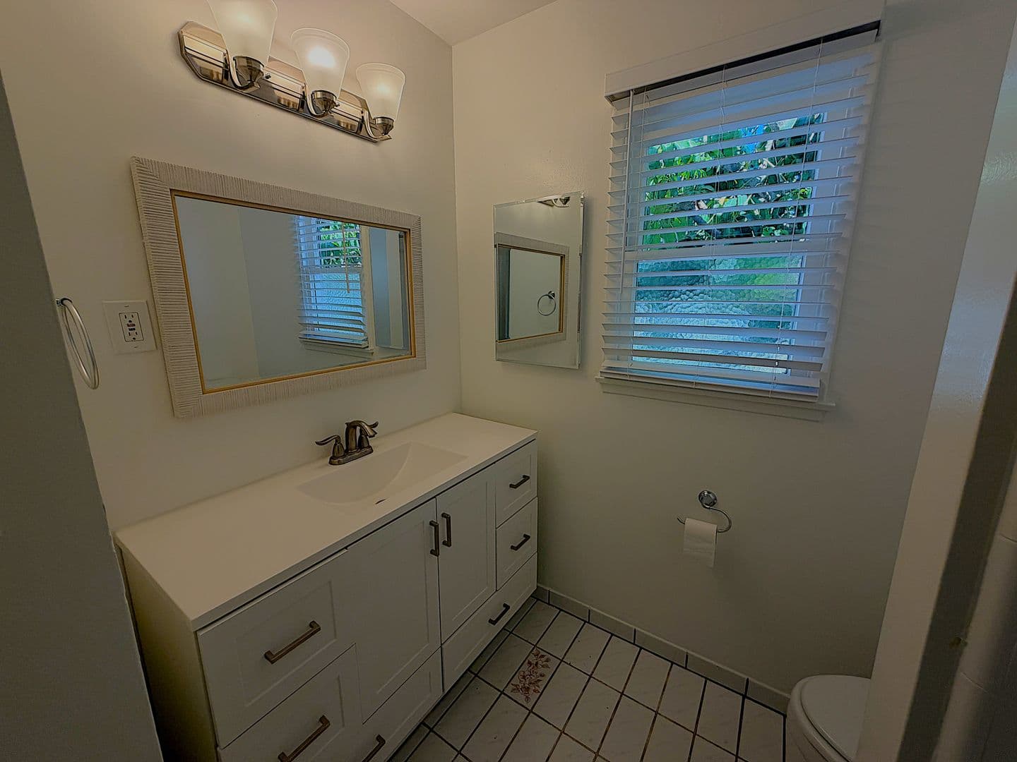 Granada Hills House: 11009 Danube Ave