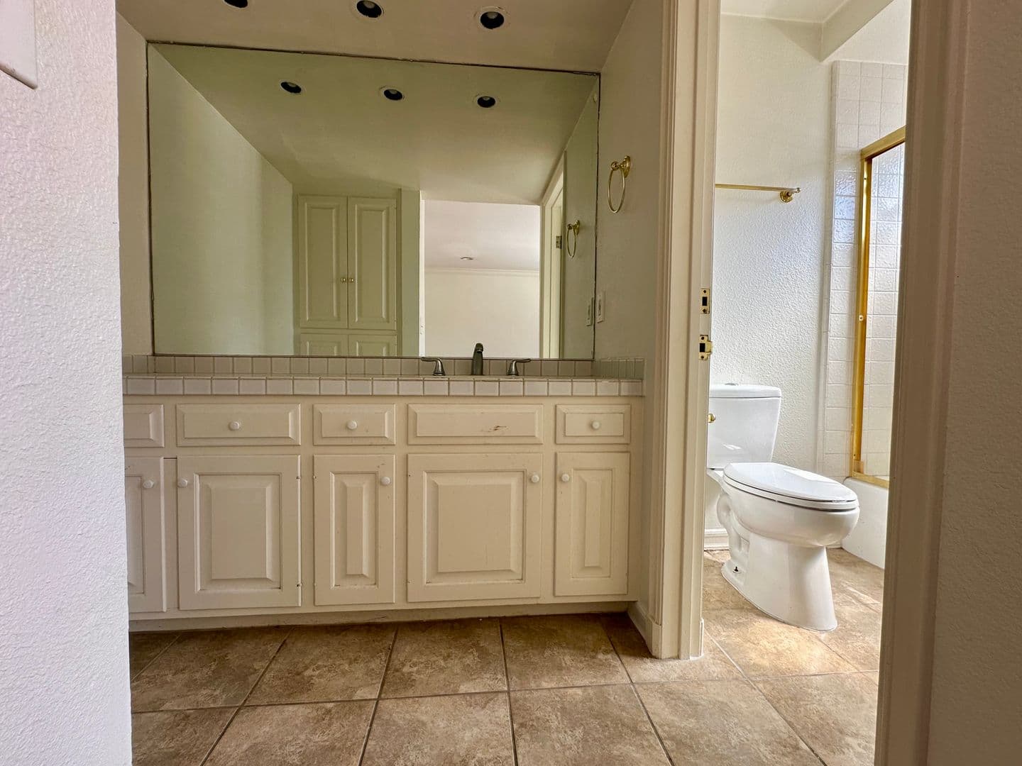 Woodland Hills Townhome: 21930 Marylee Street Unit 53
