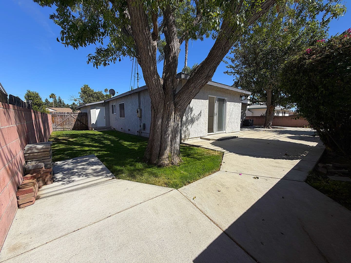 Granada Hills House: 11009 Danube Ave
