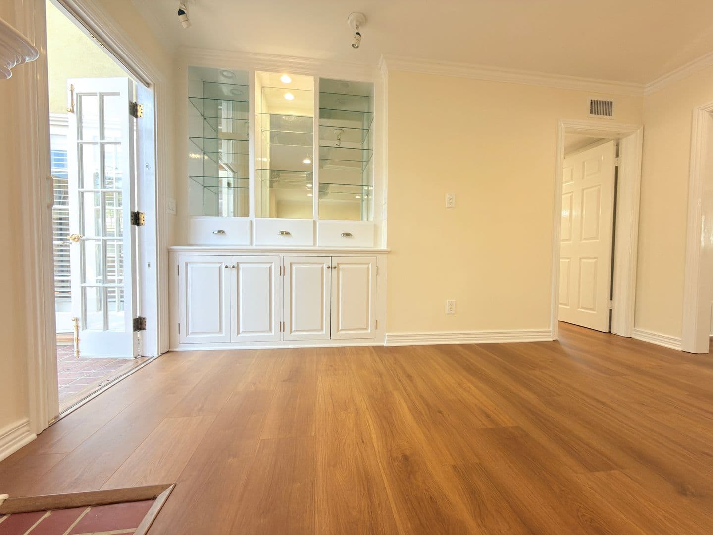 North Hollywood Apartment: 12550-12556 Oxnard St