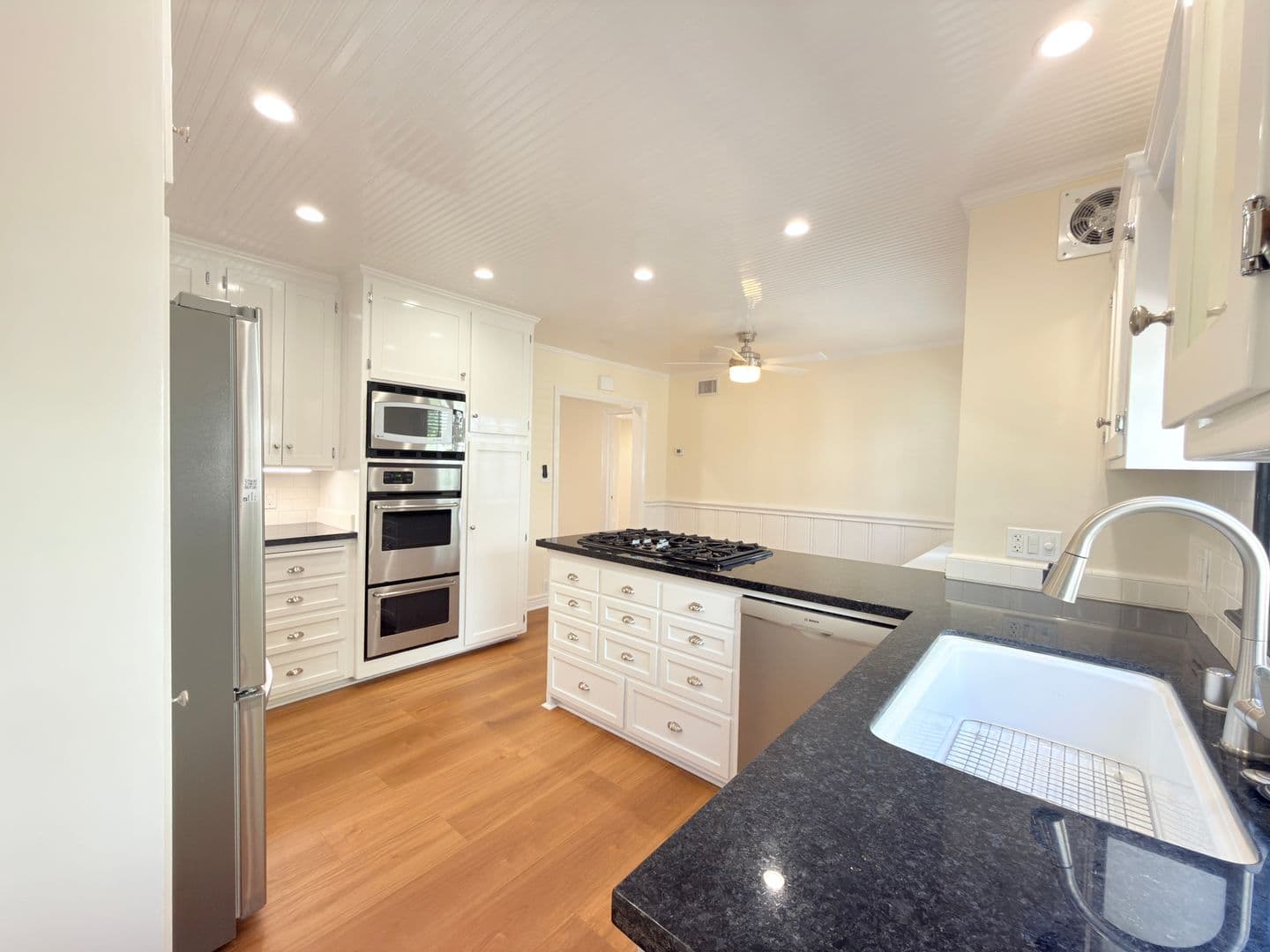 North Hollywood Apartment: 12550-12556 Oxnard St