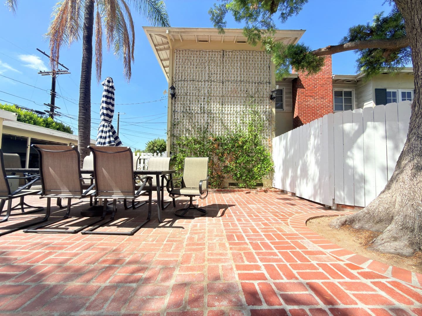 North Hollywood Apartment: 12550-12556 Oxnard St