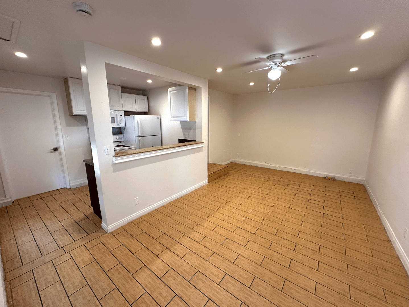 Canoga Park Apartment: 7000-7002 Glade Ave