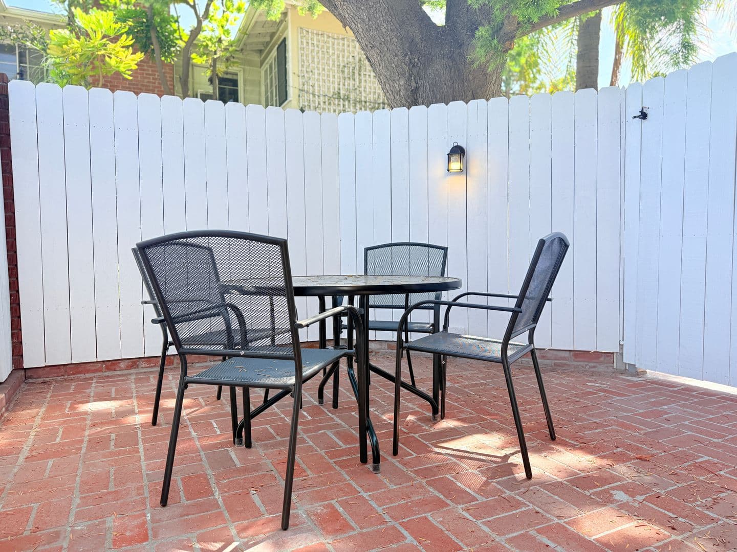 North Hollywood Apartment: 12550-12556 Oxnard St