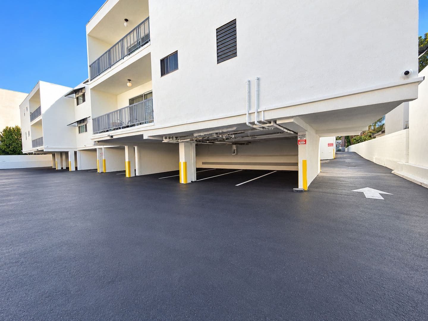 Valley Village Apartment: 5311 Corteen Pl
