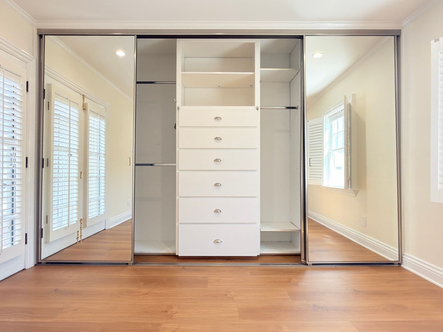 North Hollywood Apartment: 12550-12556 Oxnard St