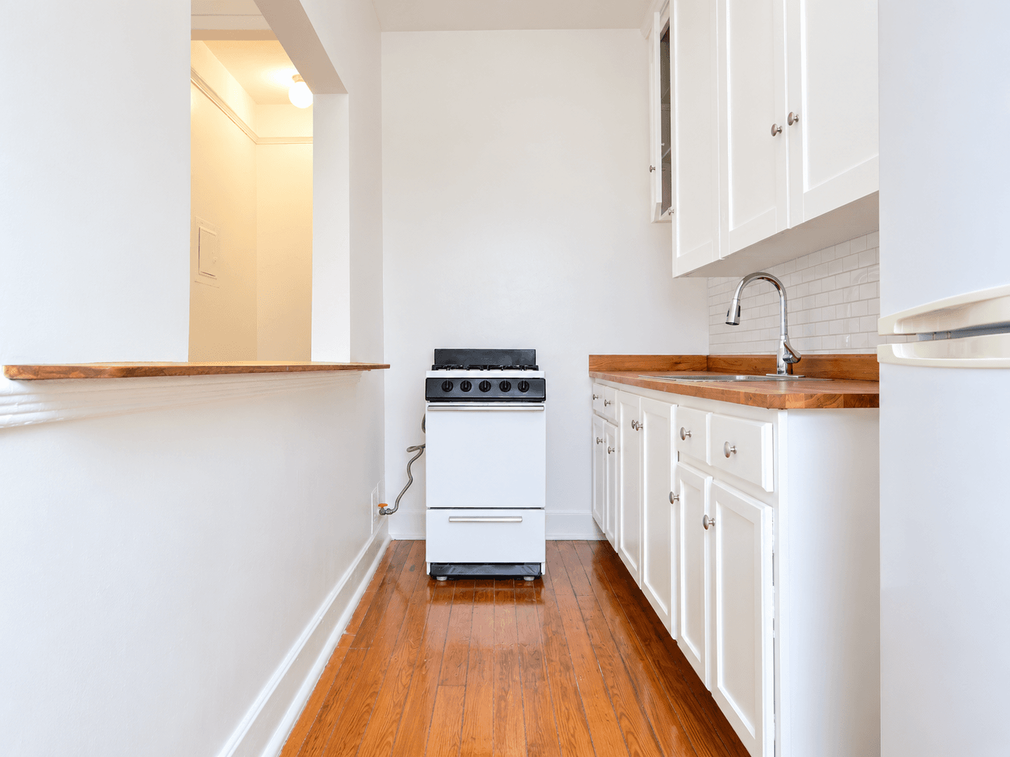 Los Angeles Apartment: 6358 Yucca St