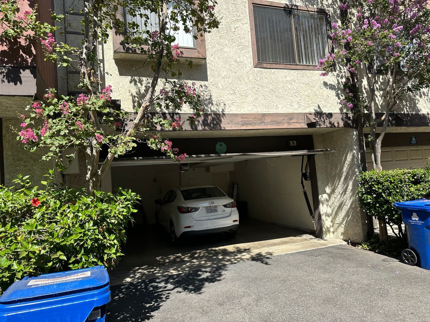 Woodland Hills Townhome: 21930 Marylee Street Unit 53