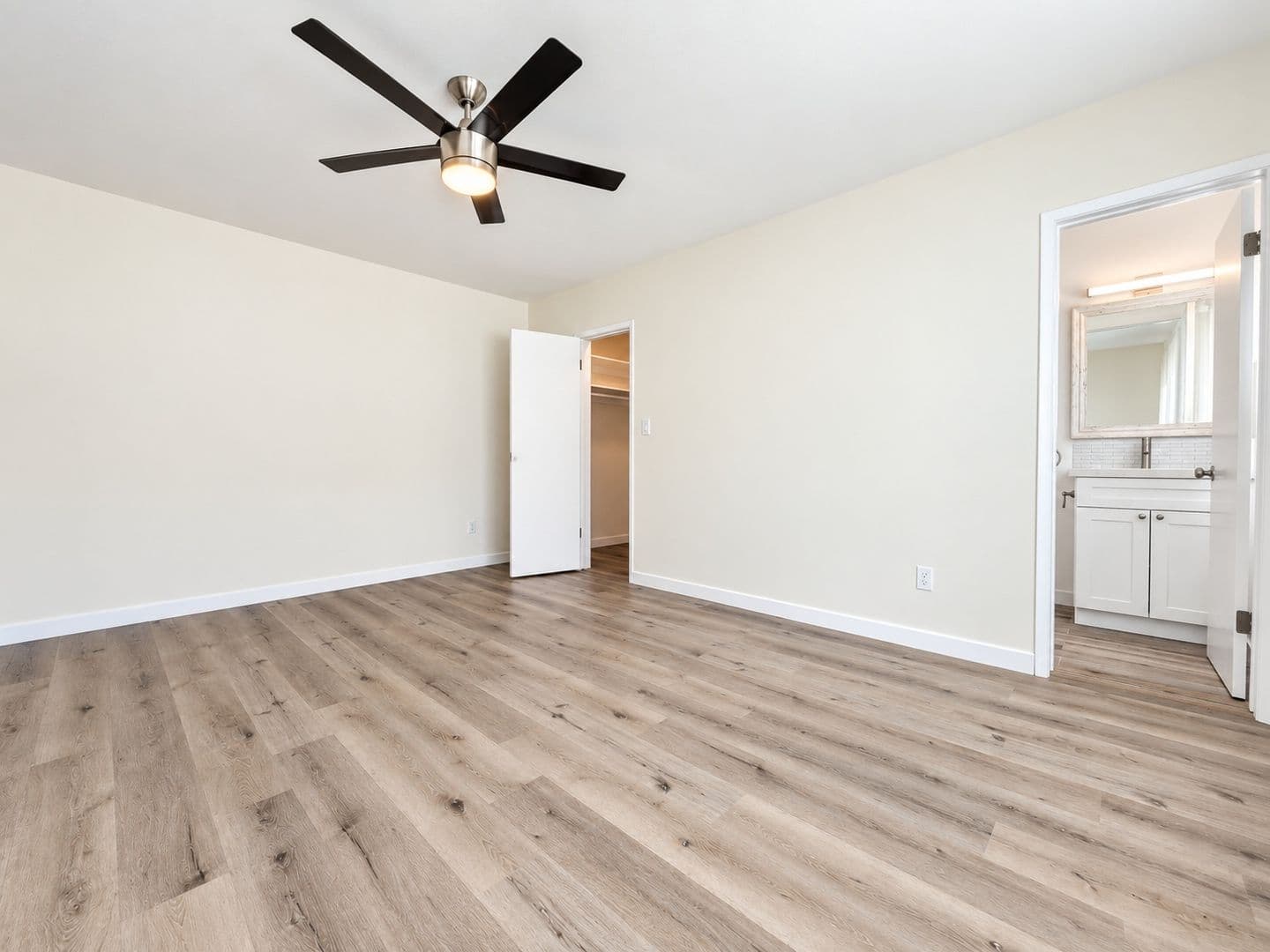 Valley Village Apartment: 5311 Corteen Pl