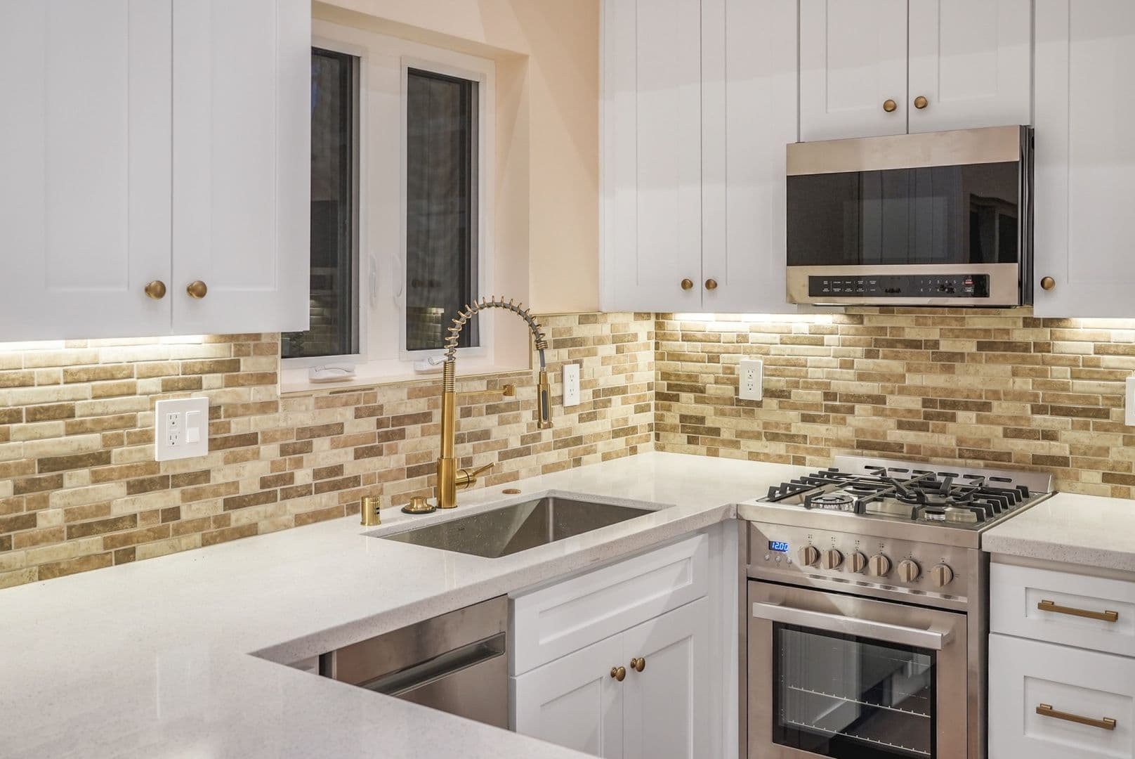 North Hollywood House: 11554 Arminta St