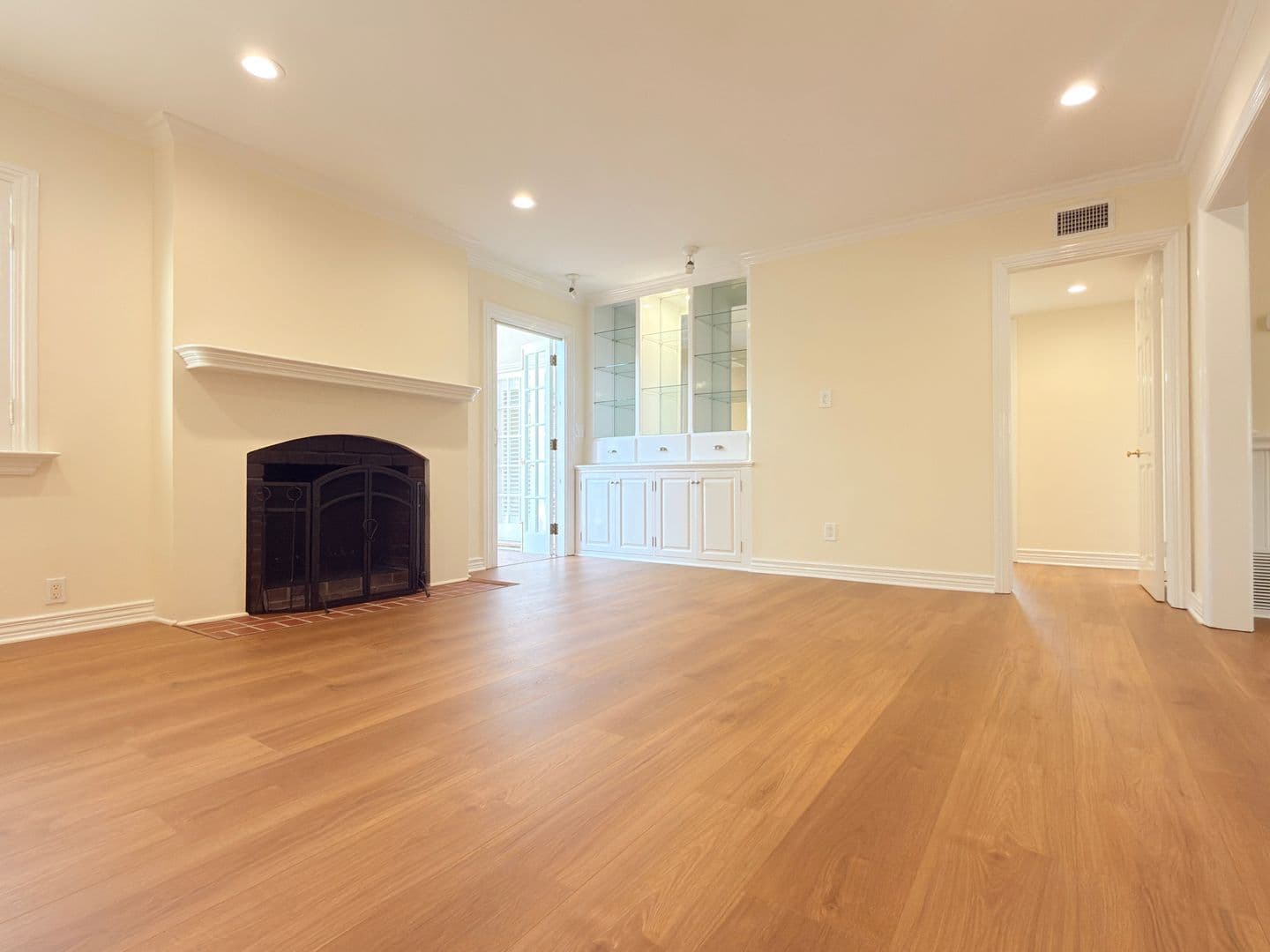 North Hollywood Apartment: 12550-12556 Oxnard St