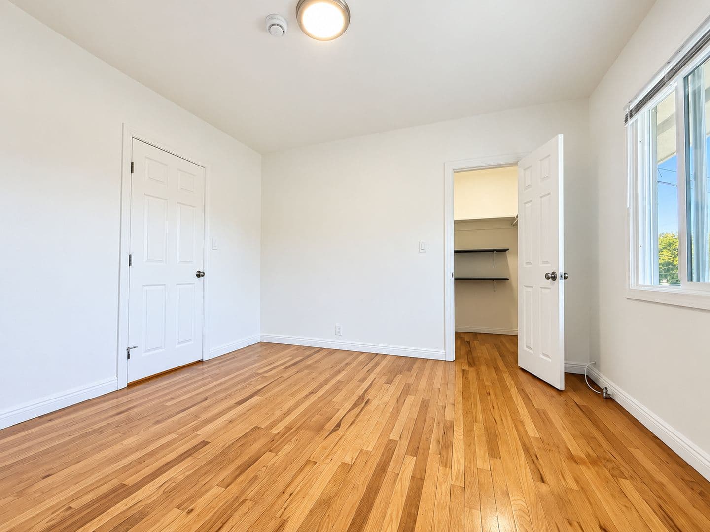 North Hollywood Apartment: 5302 Colfax Ave