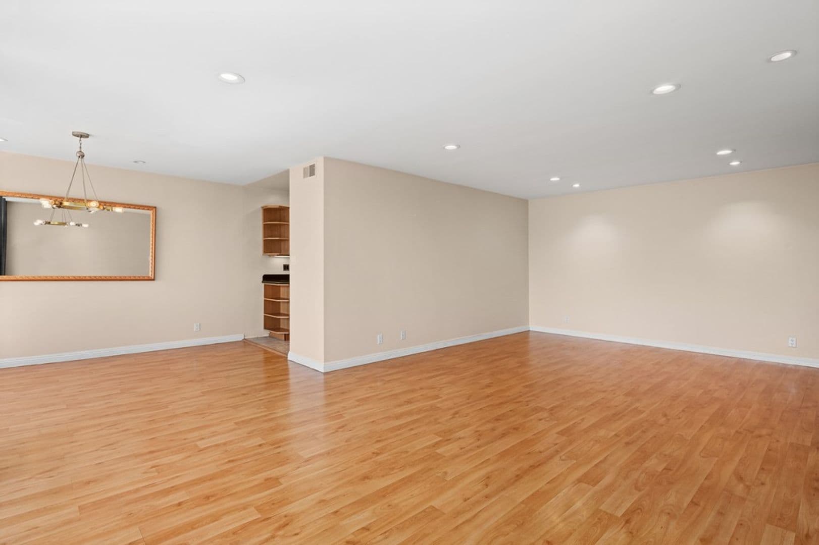 Sherman Oaks Condo: 4487 Colbath Ave., Apt. 301