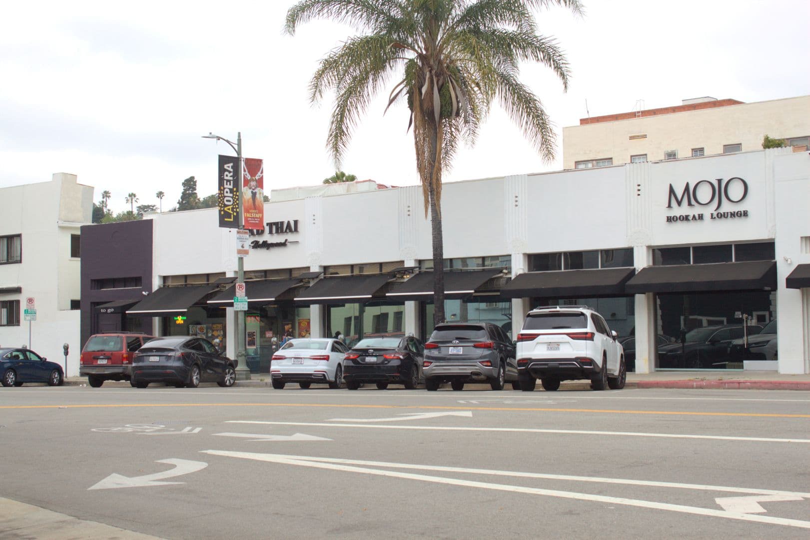 Los Angeles Apartment: 6358 Yucca St