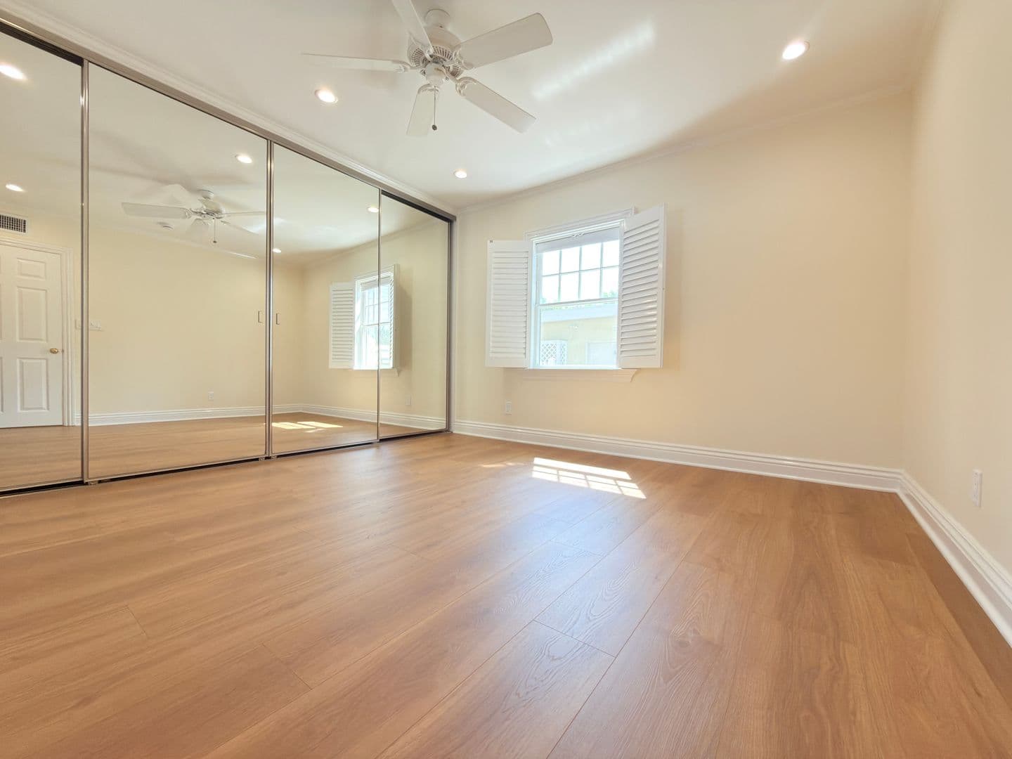 North Hollywood Apartment: 12550-12556 Oxnard St