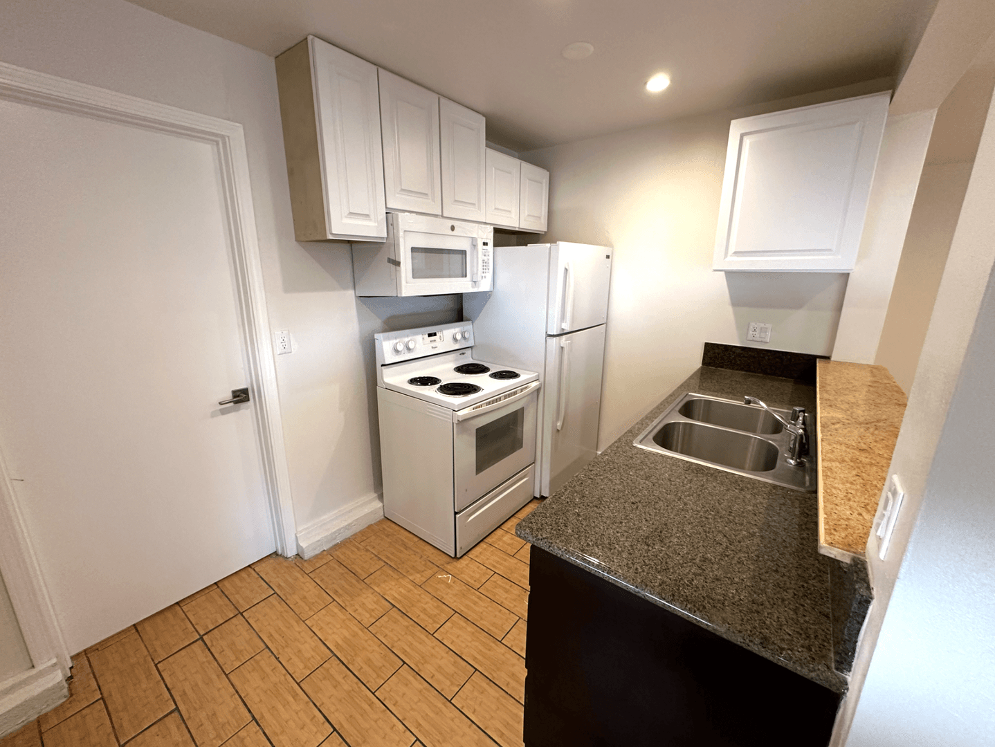 Canoga Park Apartment: 7000-7002 Glade Ave