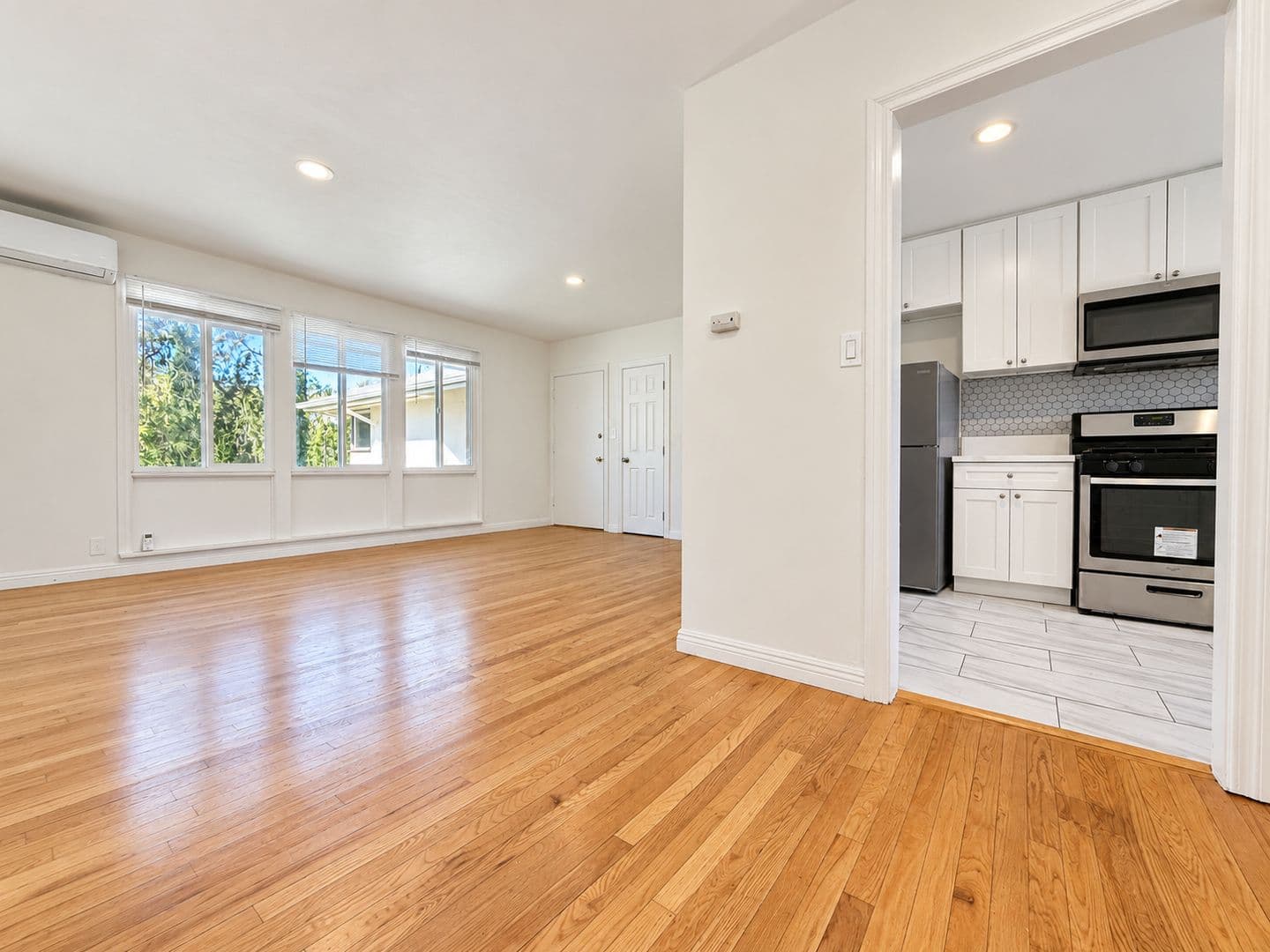North Hollywood Apartment: 5302 Colfax Ave