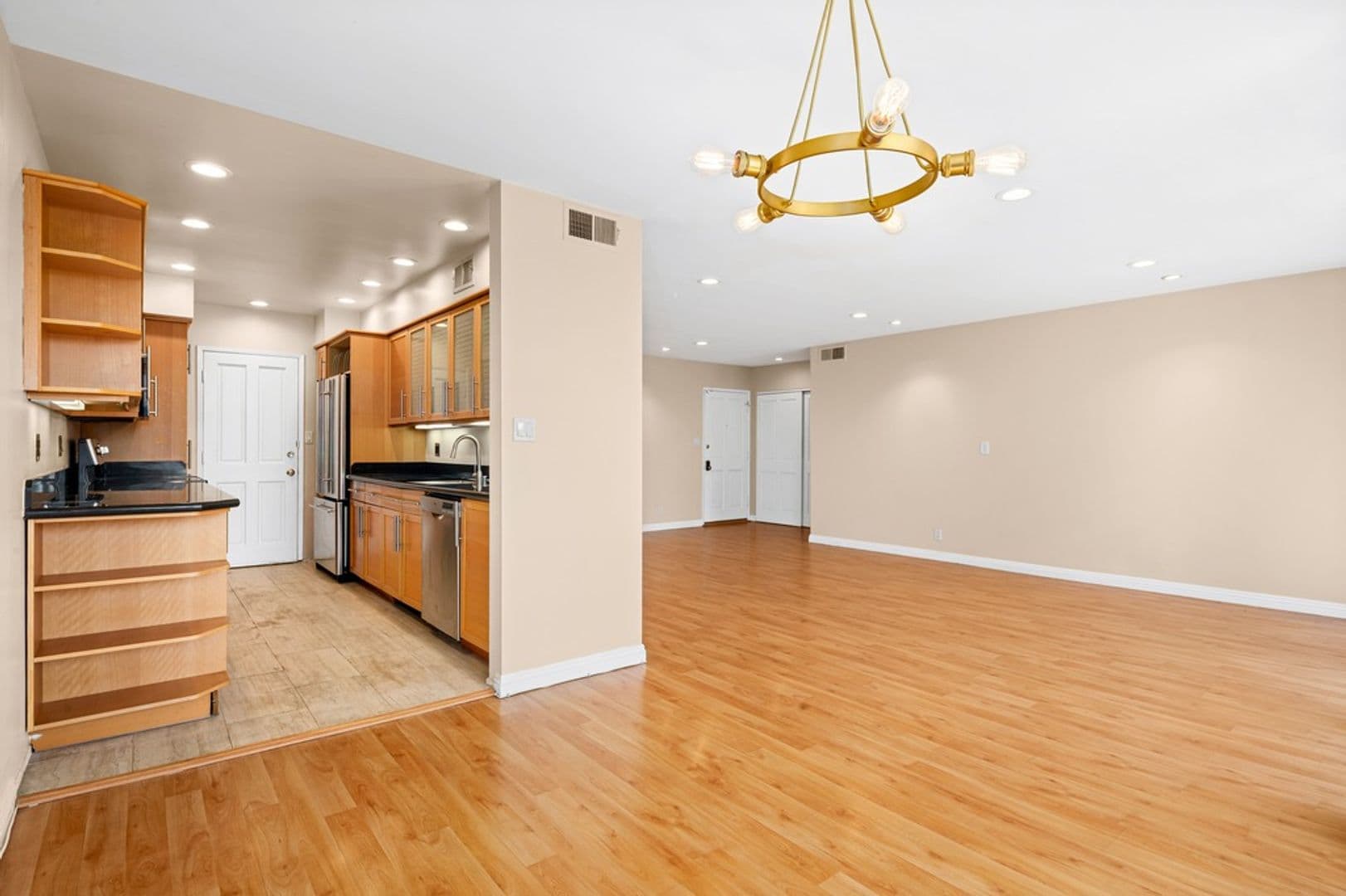 Sherman Oaks Condo: 4487 Colbath Ave., Apt. 301
