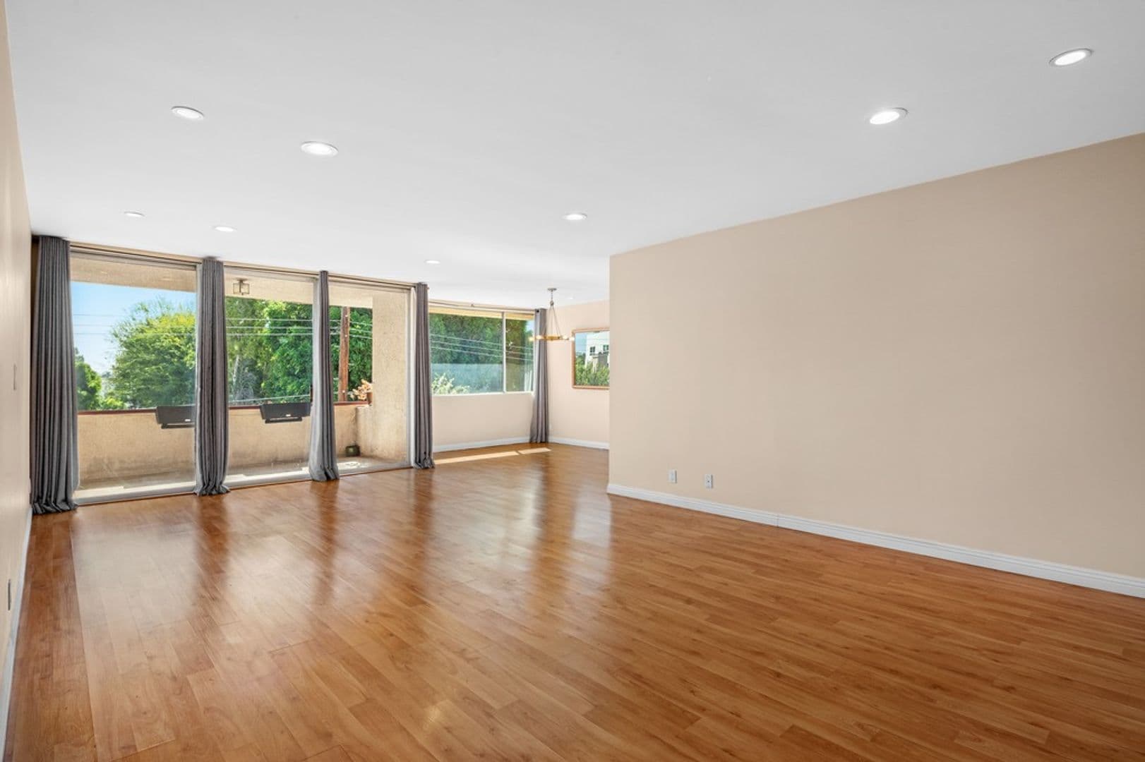 Sherman Oaks Condo: 4487 Colbath Ave., Apt. 301