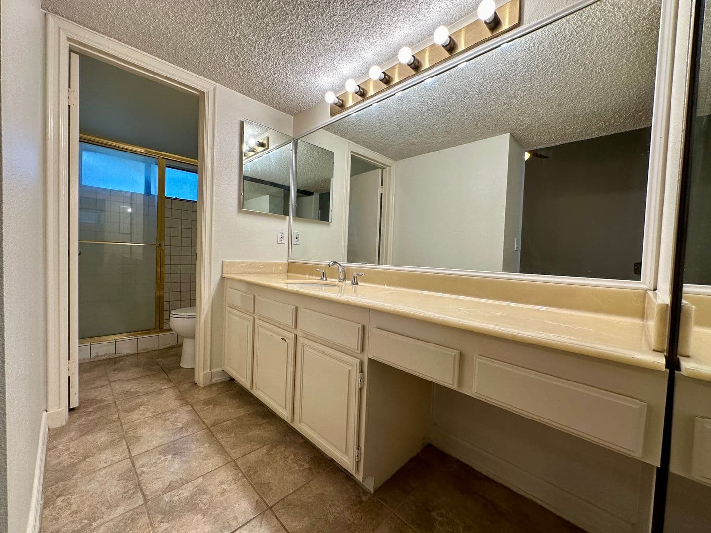 Woodland Hills Townhome: 21930 Marylee Street Unit 53