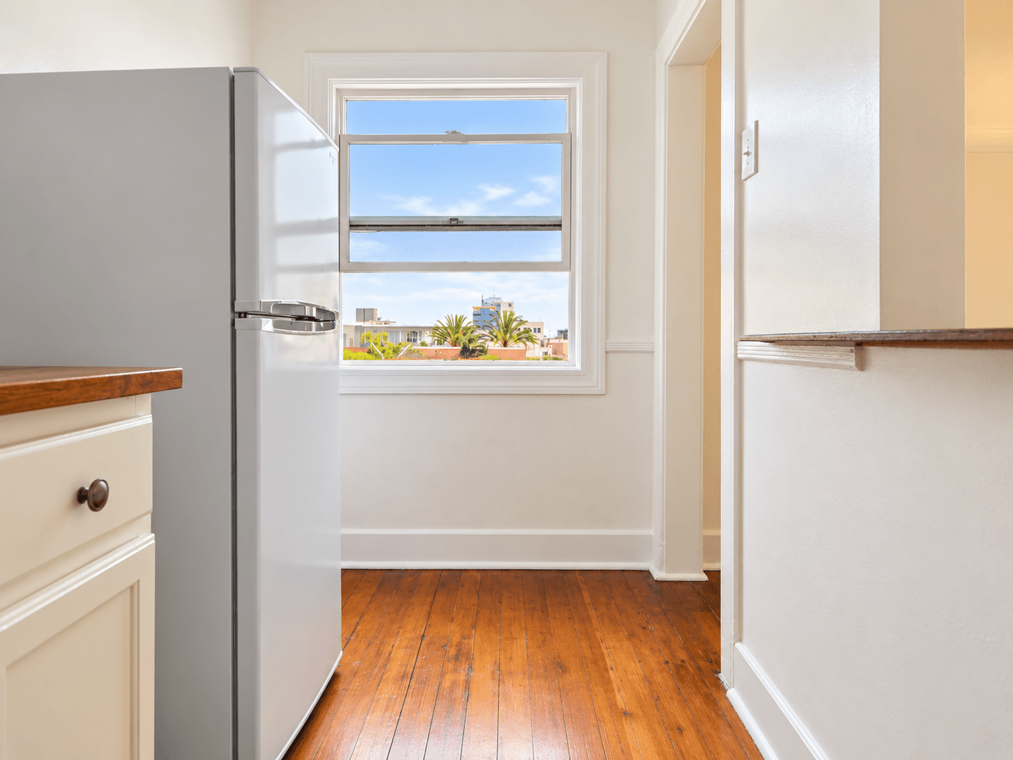 Los Angeles Apartment: 6358 Yucca St