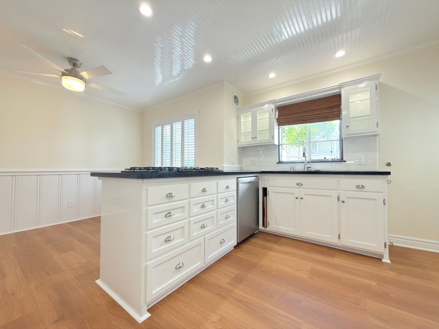 North Hollywood Apartment: 12550-12556 Oxnard St