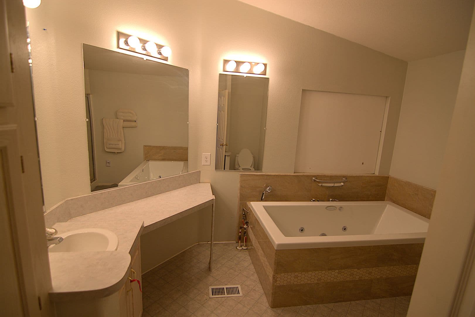 Acton House: 35850 Via Famero Dr