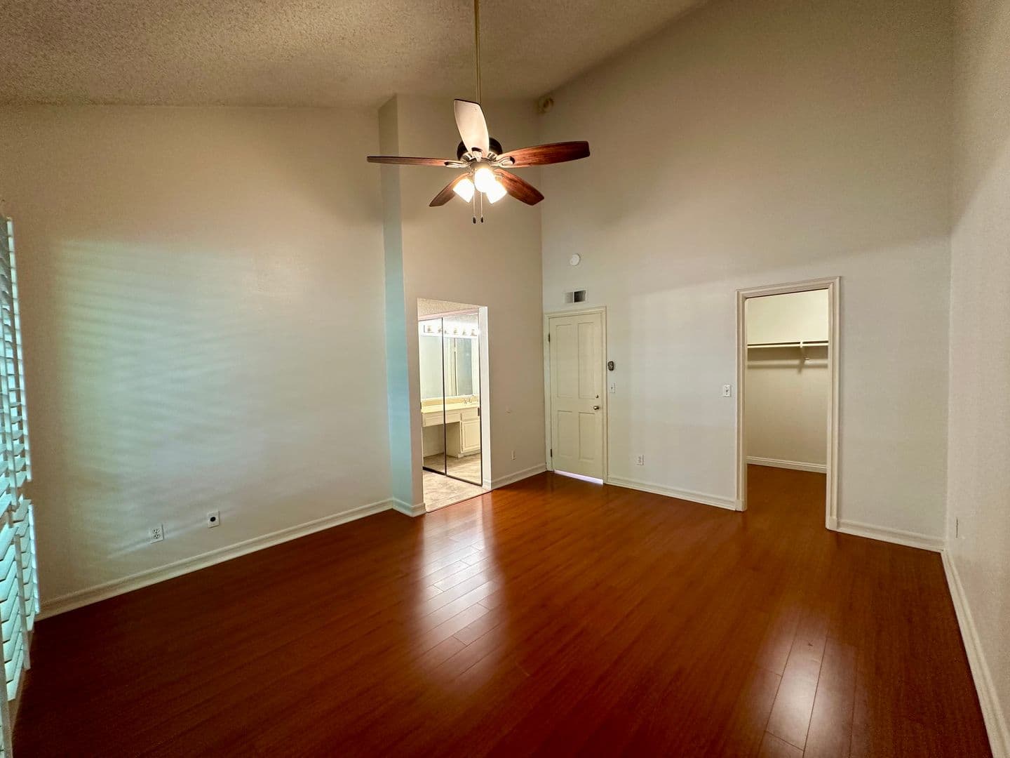 Woodland Hills Townhome: 21930 Marylee Street Unit 53