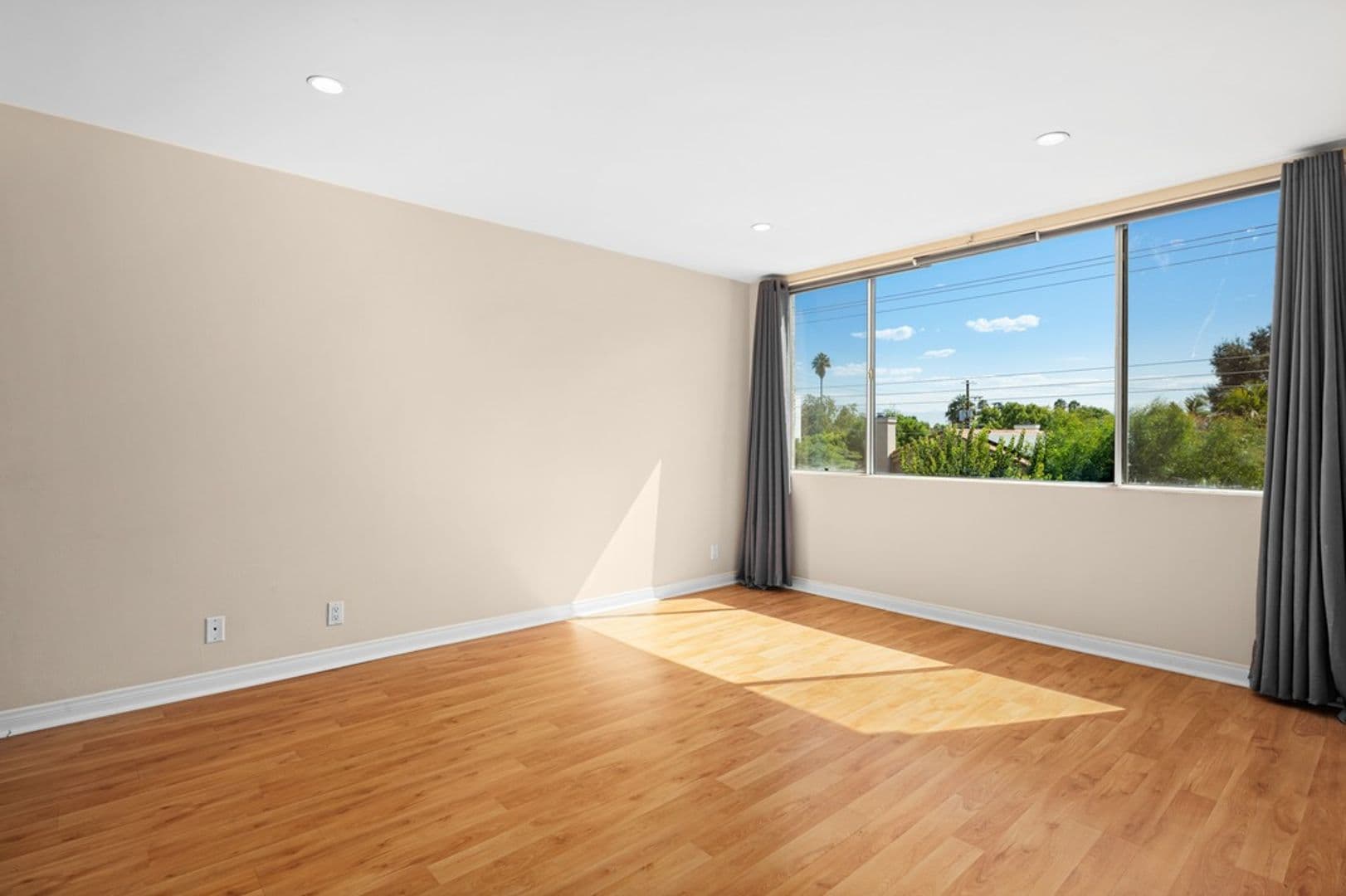 Sherman Oaks Condo: 4487 Colbath Ave., Apt. 301