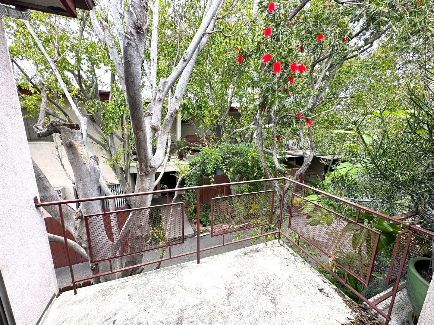 North Hollywood Apartment: 5030 Riverton Ave