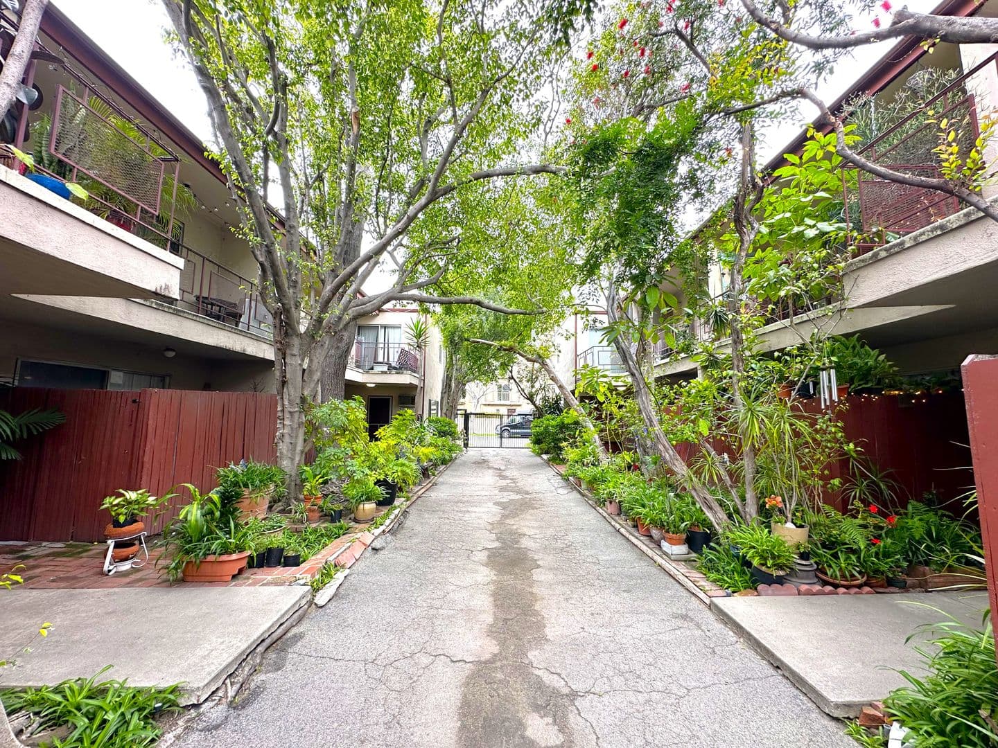 North Hollywood Apartment: 5030 Riverton Ave