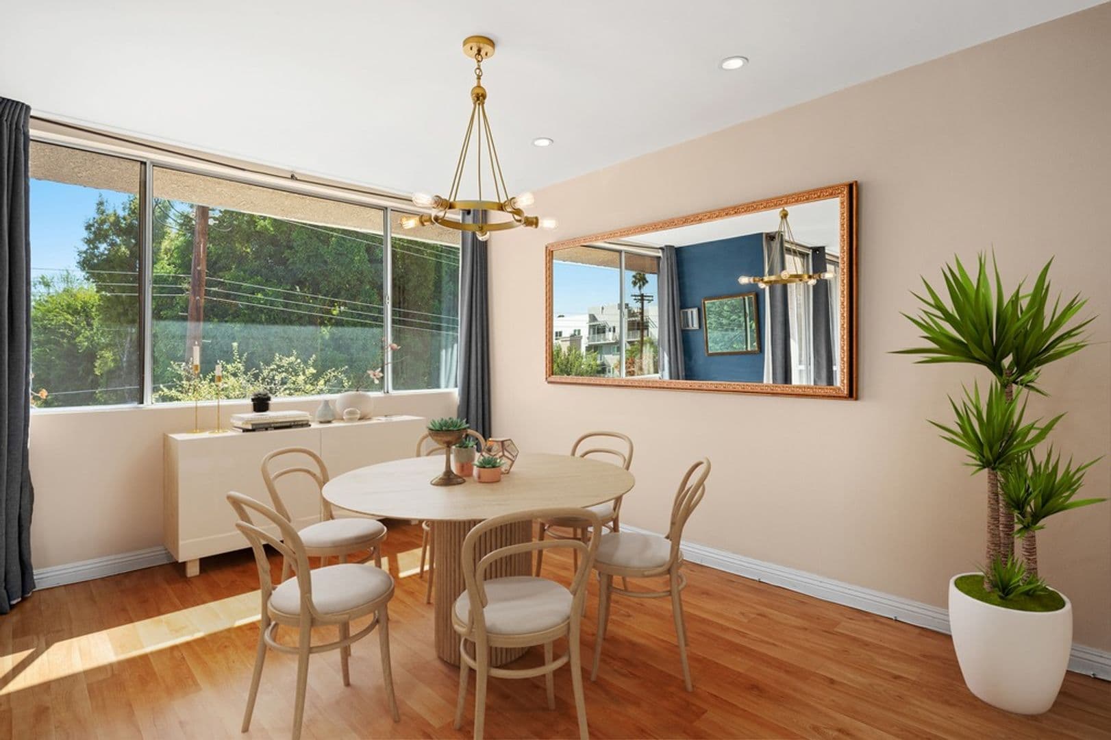 Sherman Oaks Condo: 4487 Colbath Ave., Apt. 301