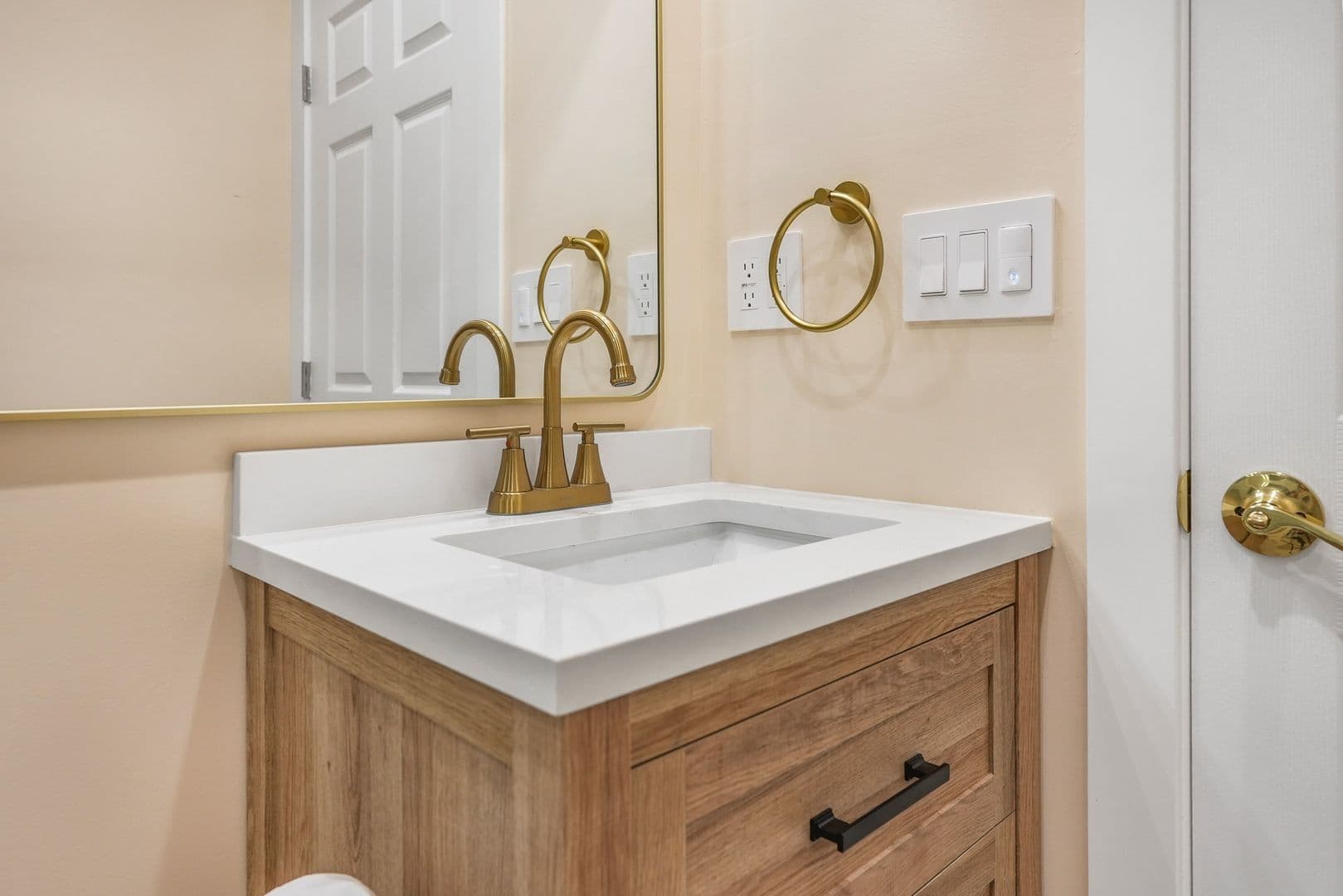 North Hollywood House: 11554 Arminta St