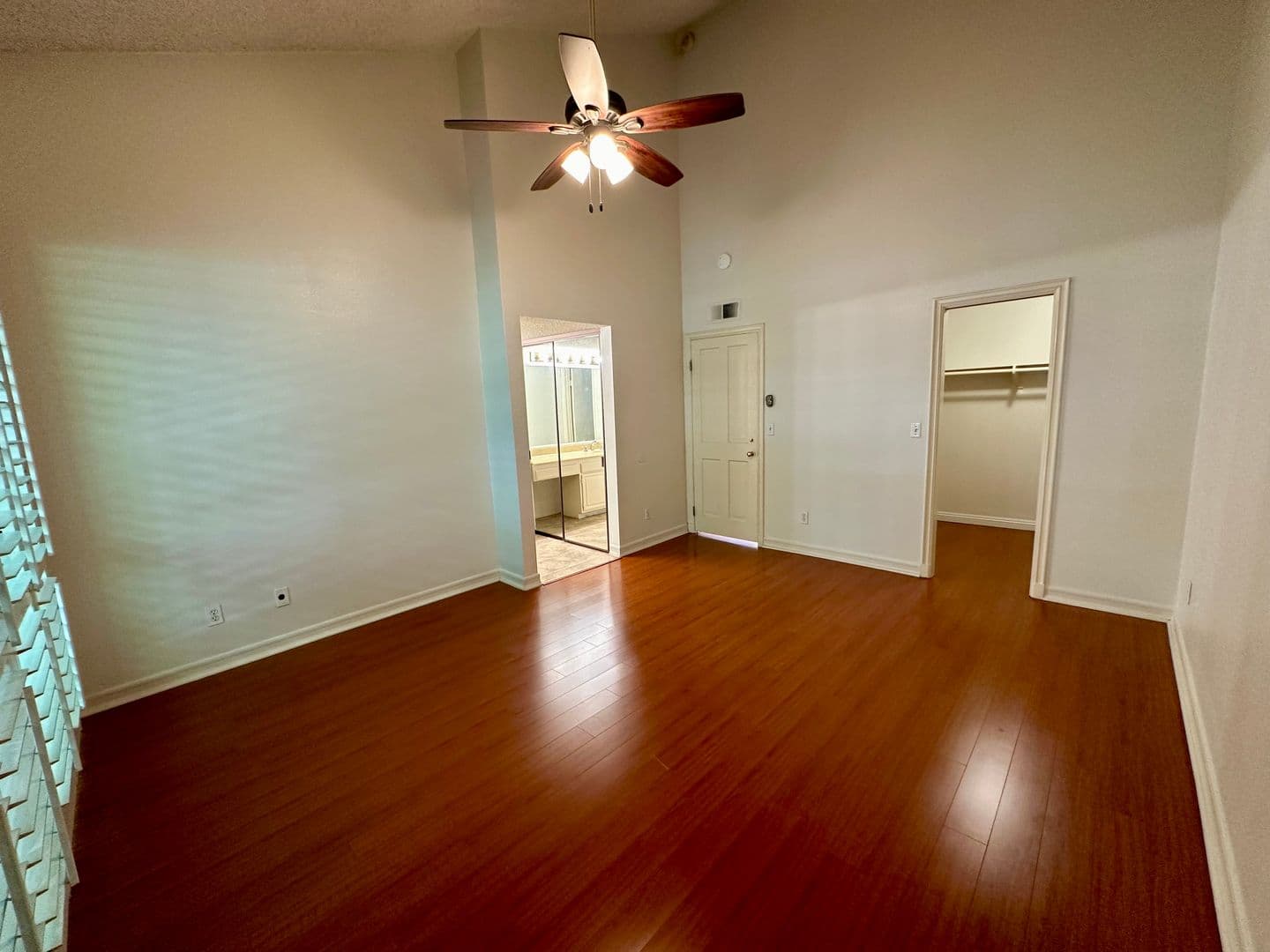 Woodland Hills Townhome: 21930 Marylee Street Unit 53