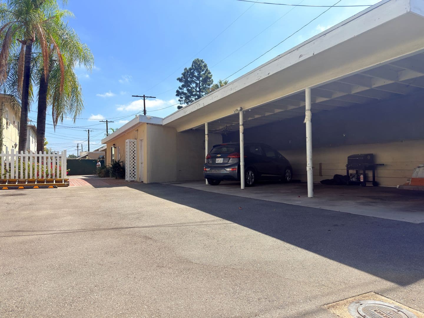 North Hollywood Apartment: 12550-12556 Oxnard St