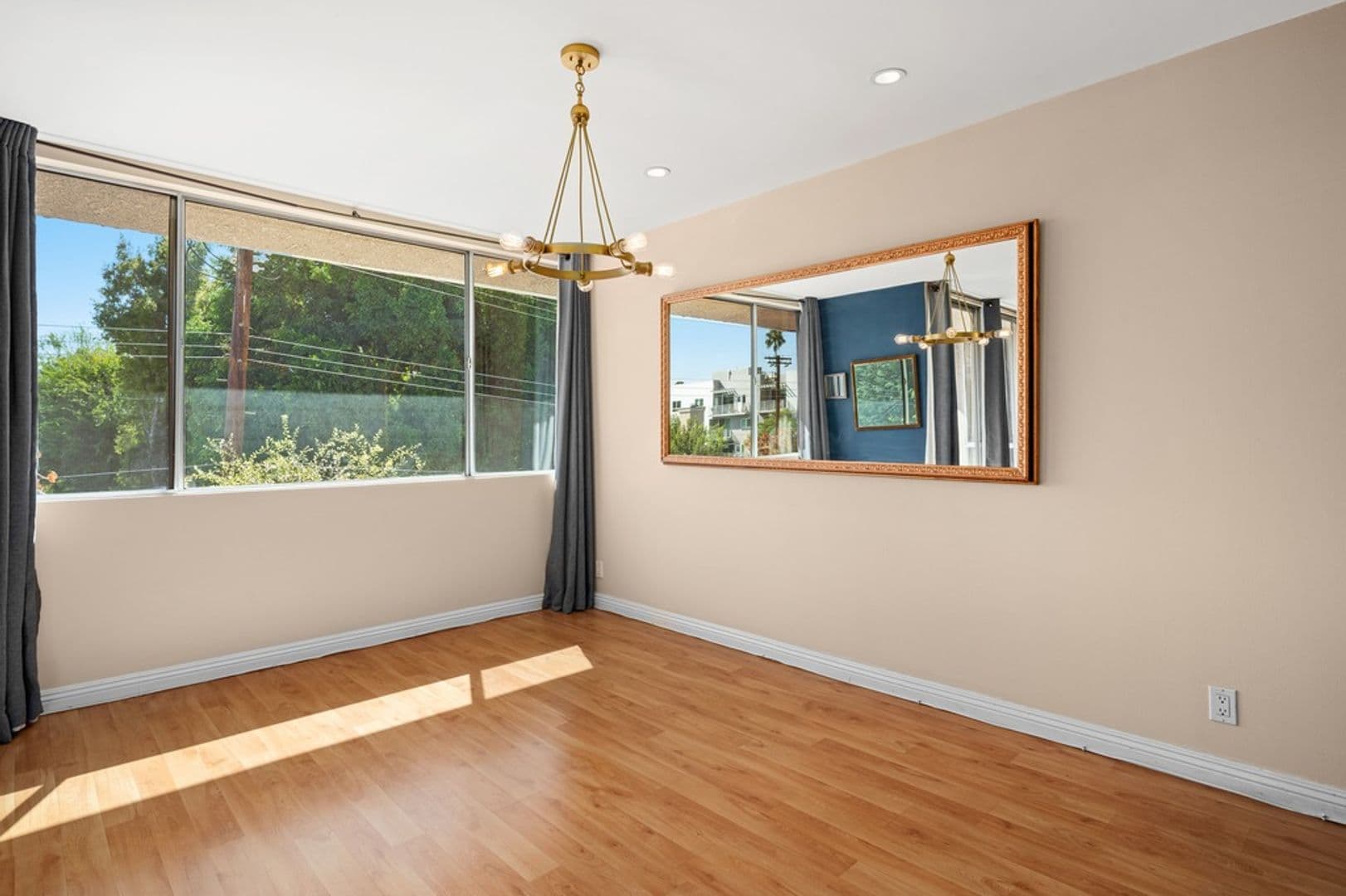 Sherman Oaks Condo: 4487 Colbath Ave., Apt. 301