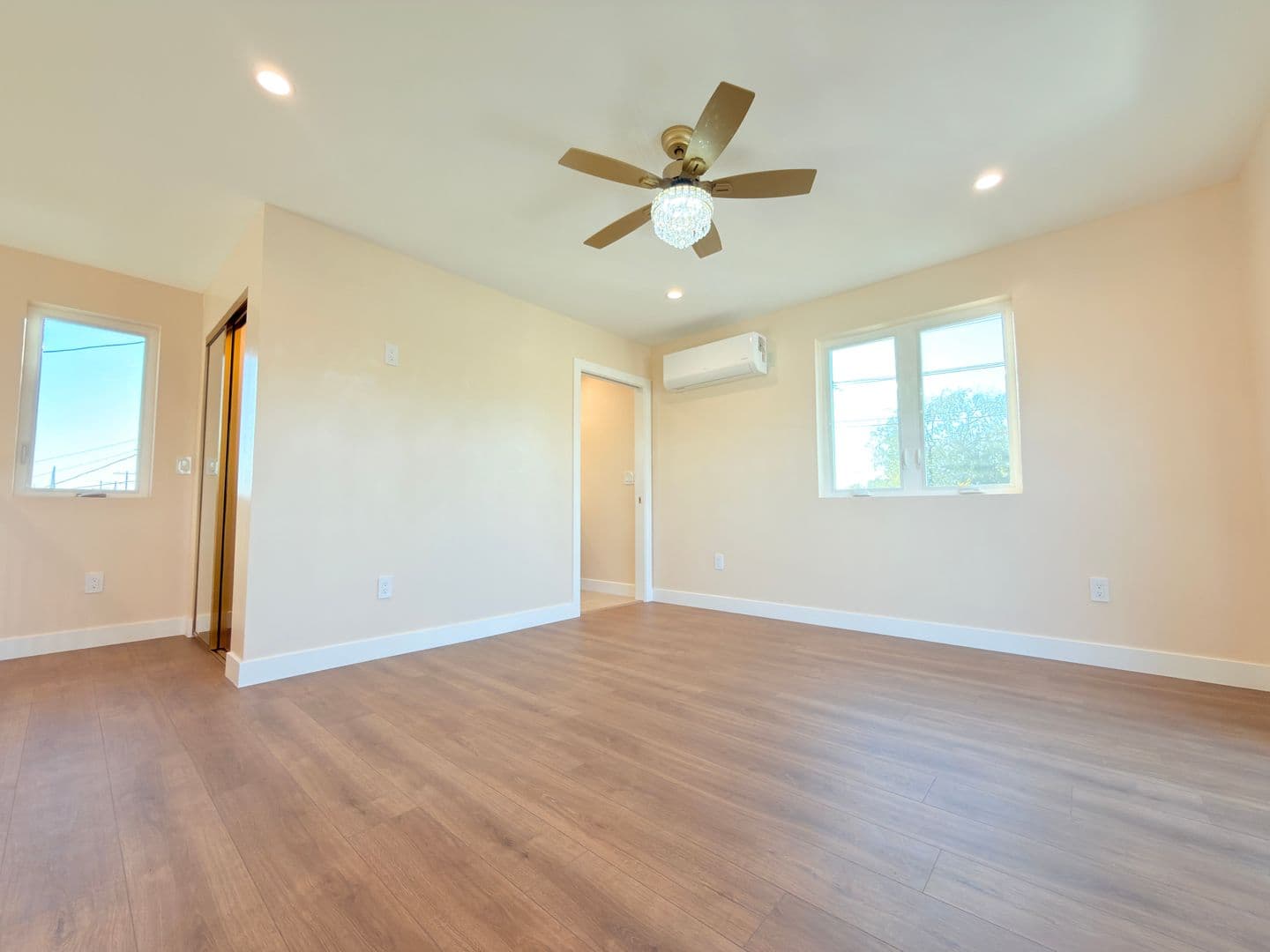 North Hollywood House: 11554 Arminta St