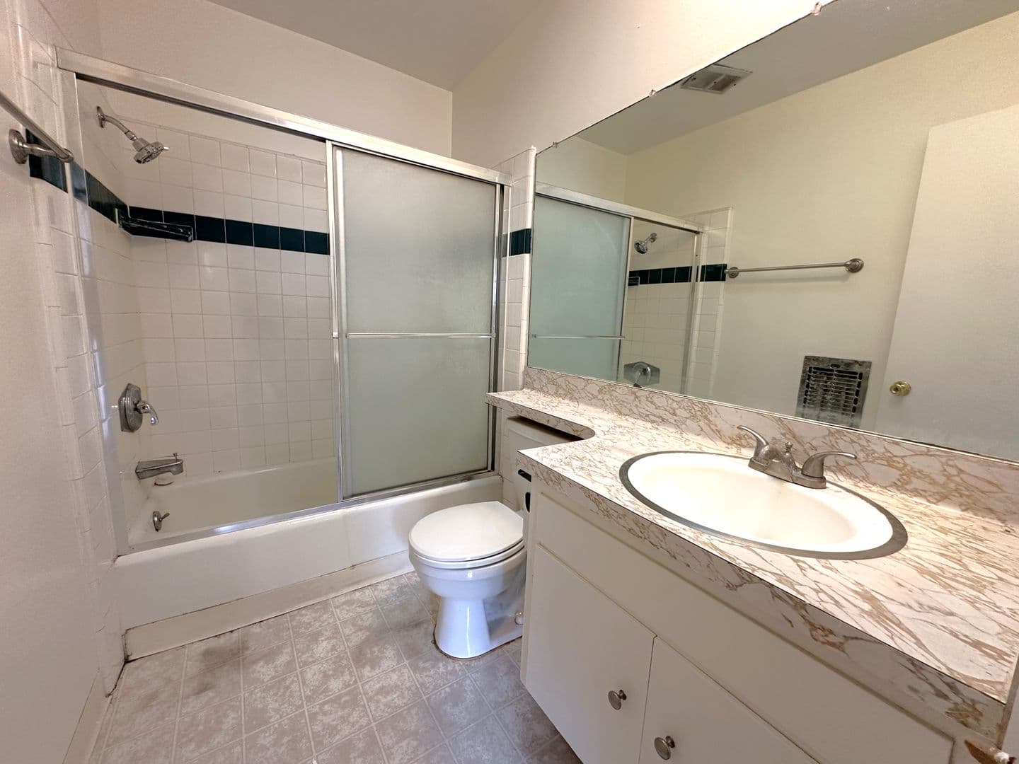 North Hollywood Apartment: 5030 Riverton Ave
