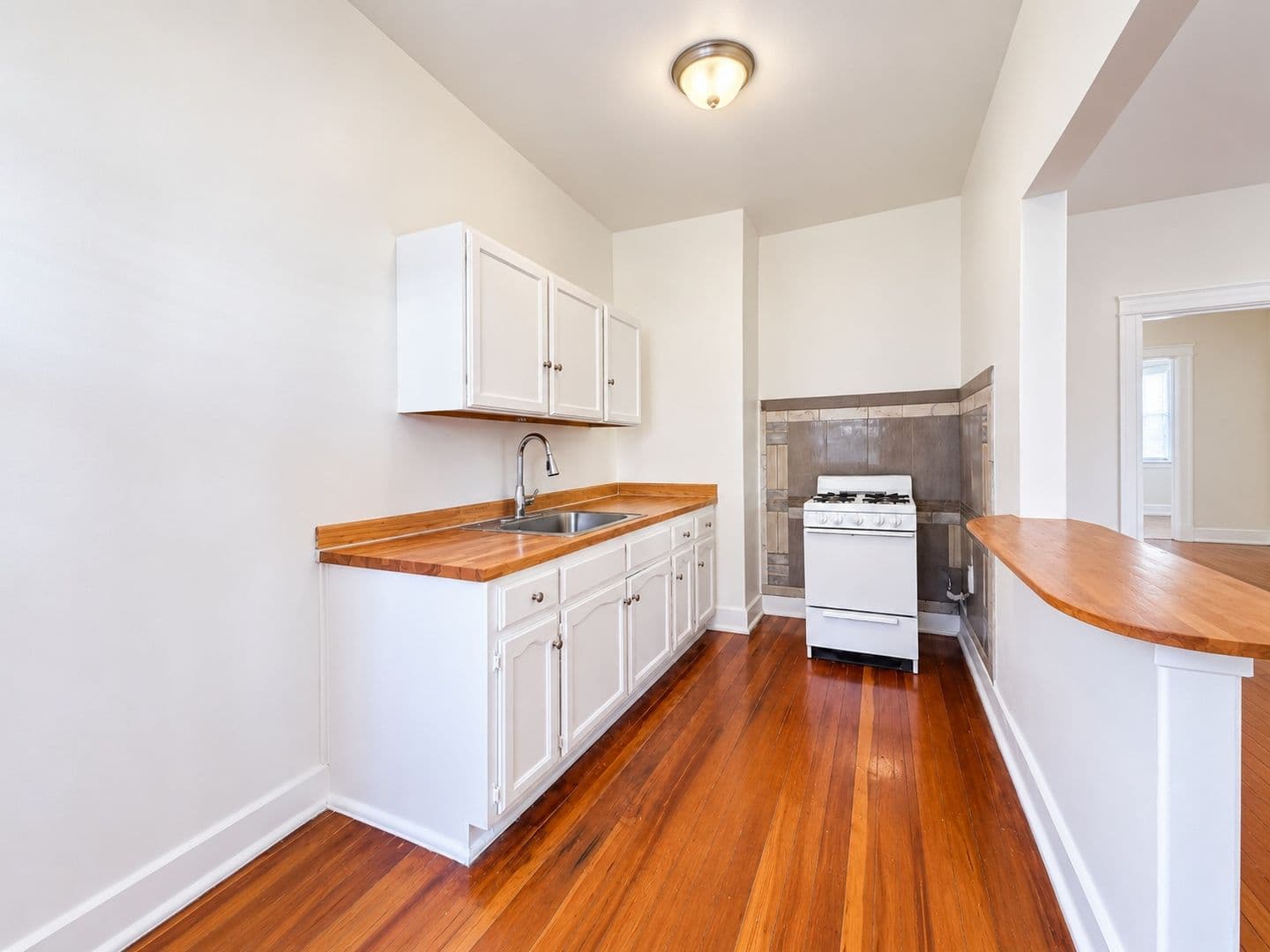 Los Angeles Apartment: 6358 Yucca St