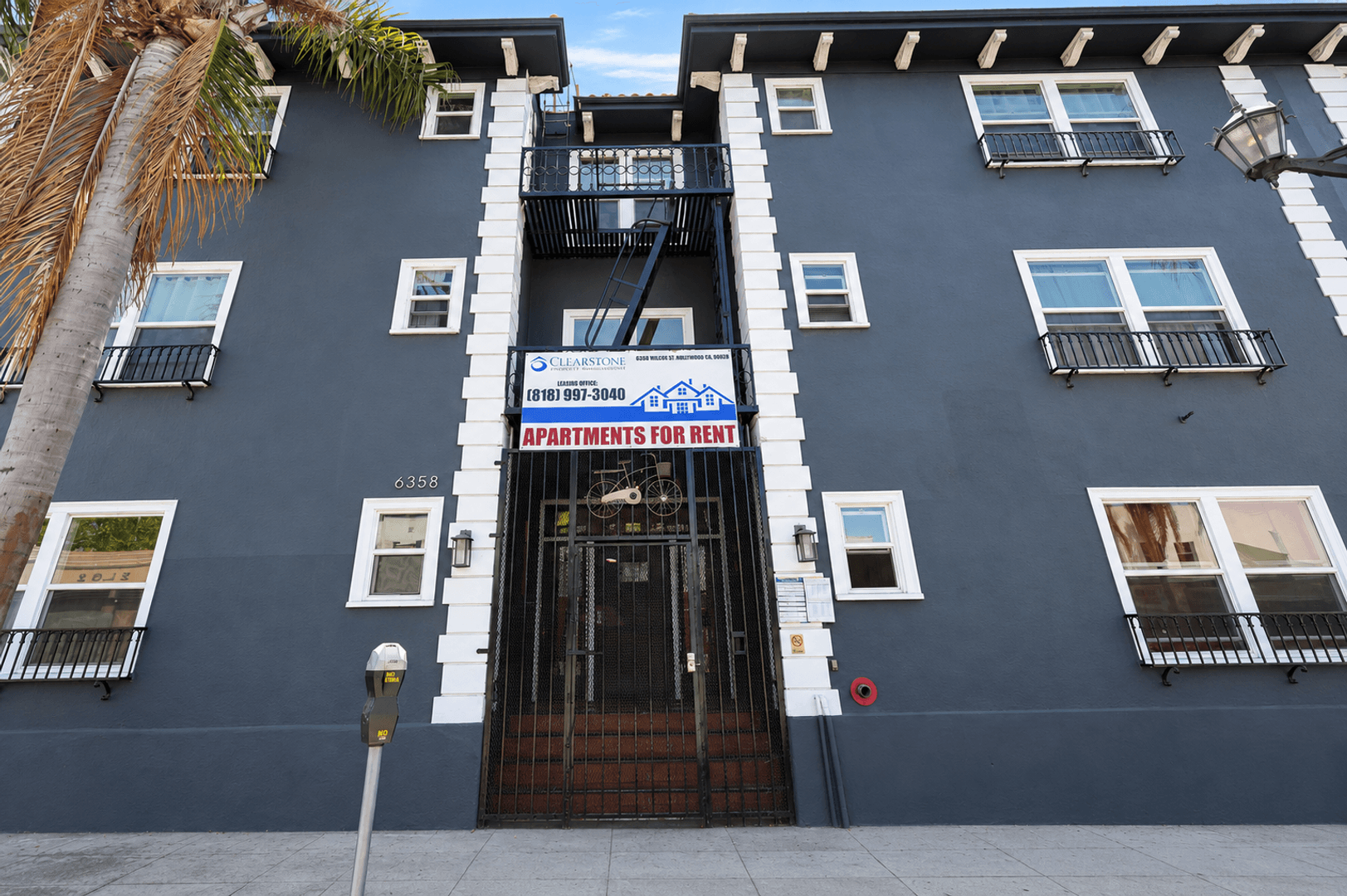 Los Angeles Apartment: 6358 Yucca St
