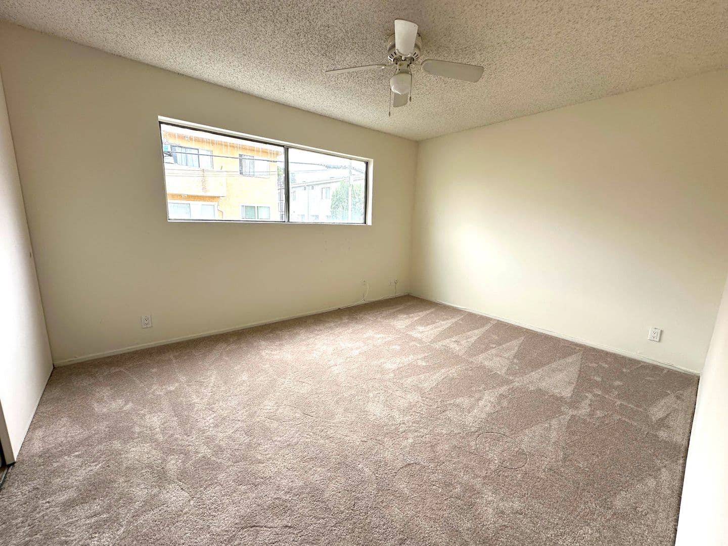 North Hollywood Apartment: 5030 Riverton Ave
