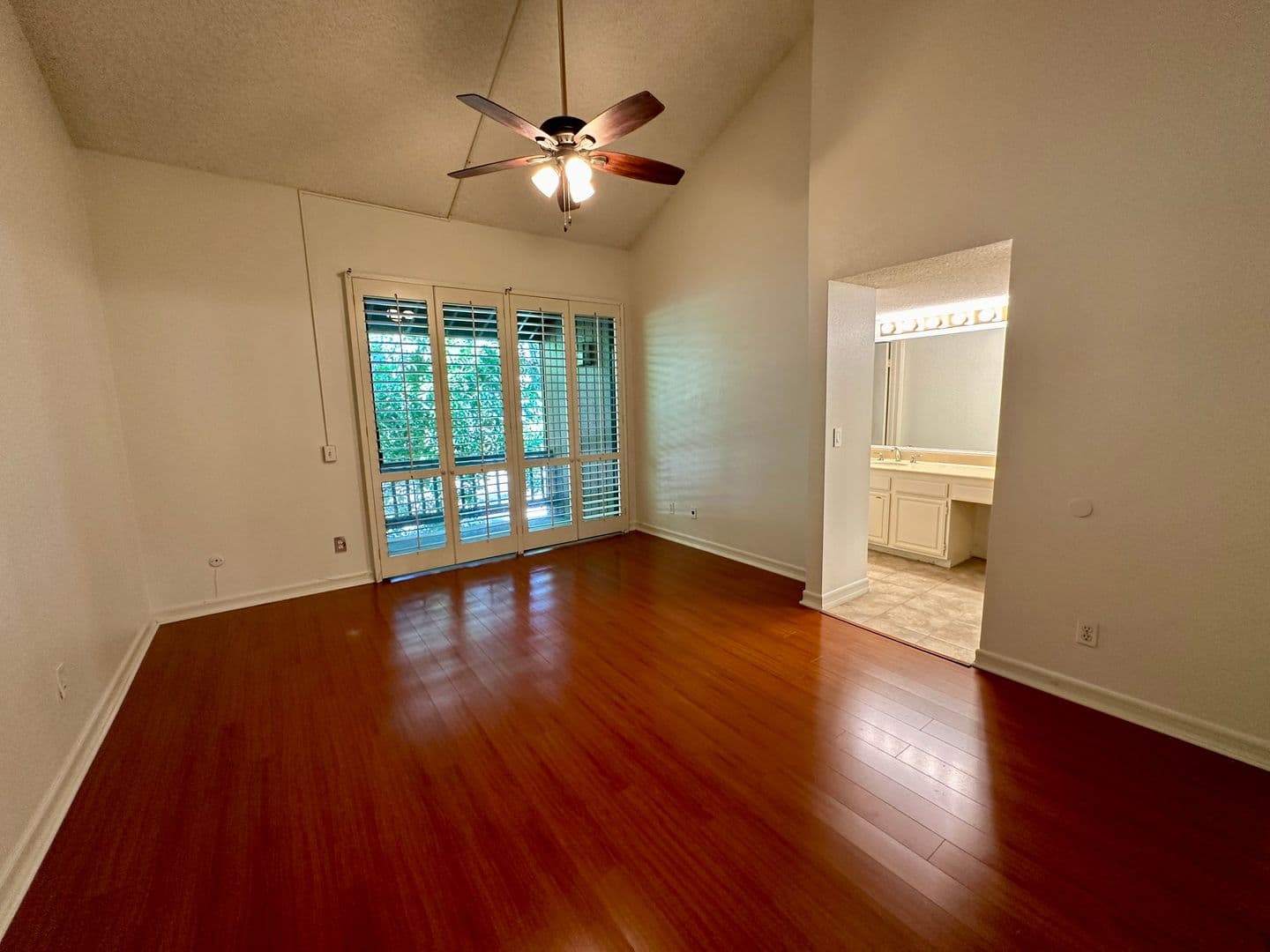 Woodland Hills Townhome: 21930 Marylee Street Unit 53