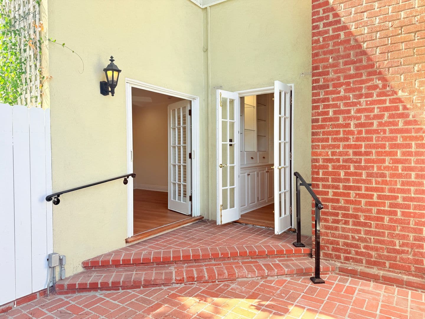 North Hollywood Apartment: 12550-12556 Oxnard St