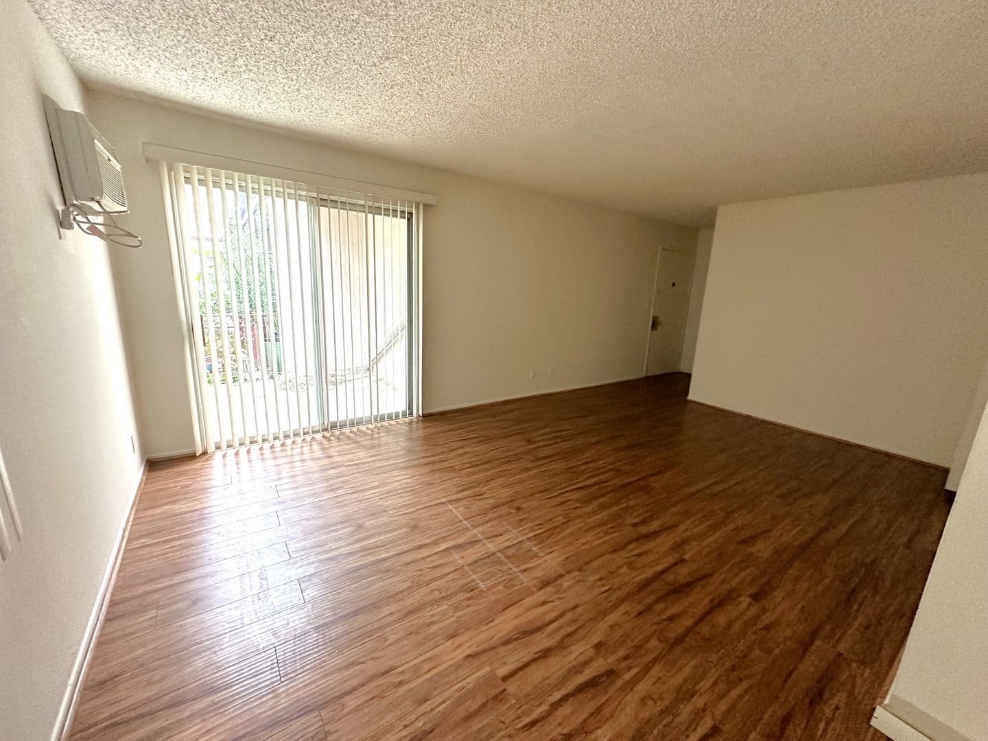 North Hollywood Apartment: 5030 Riverton Ave