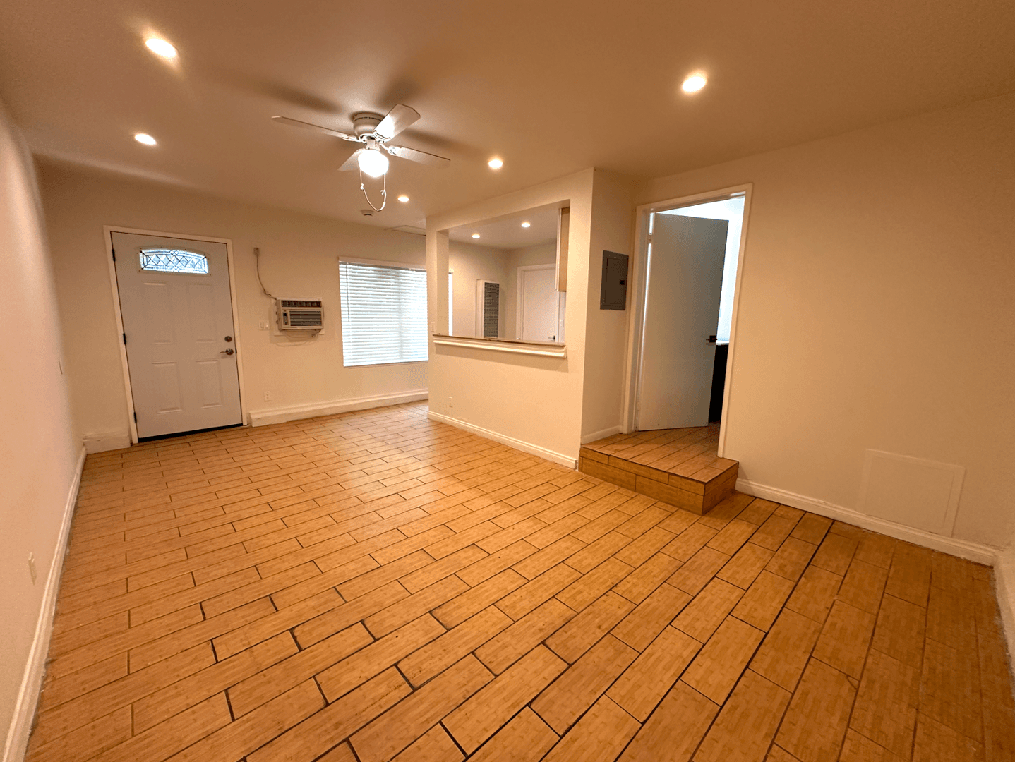Canoga Park Apartment: 7000-7002 Glade Ave