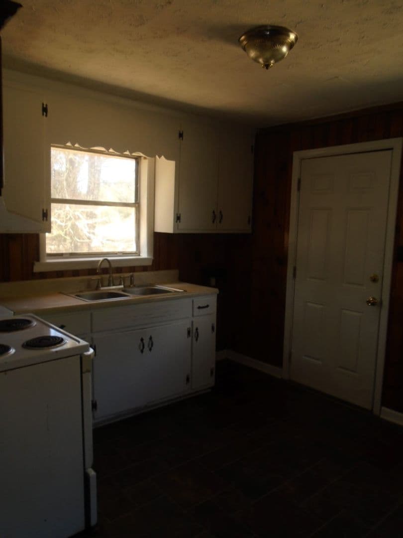 Fayetteville Apartment: 302 Old Shaw Rd.