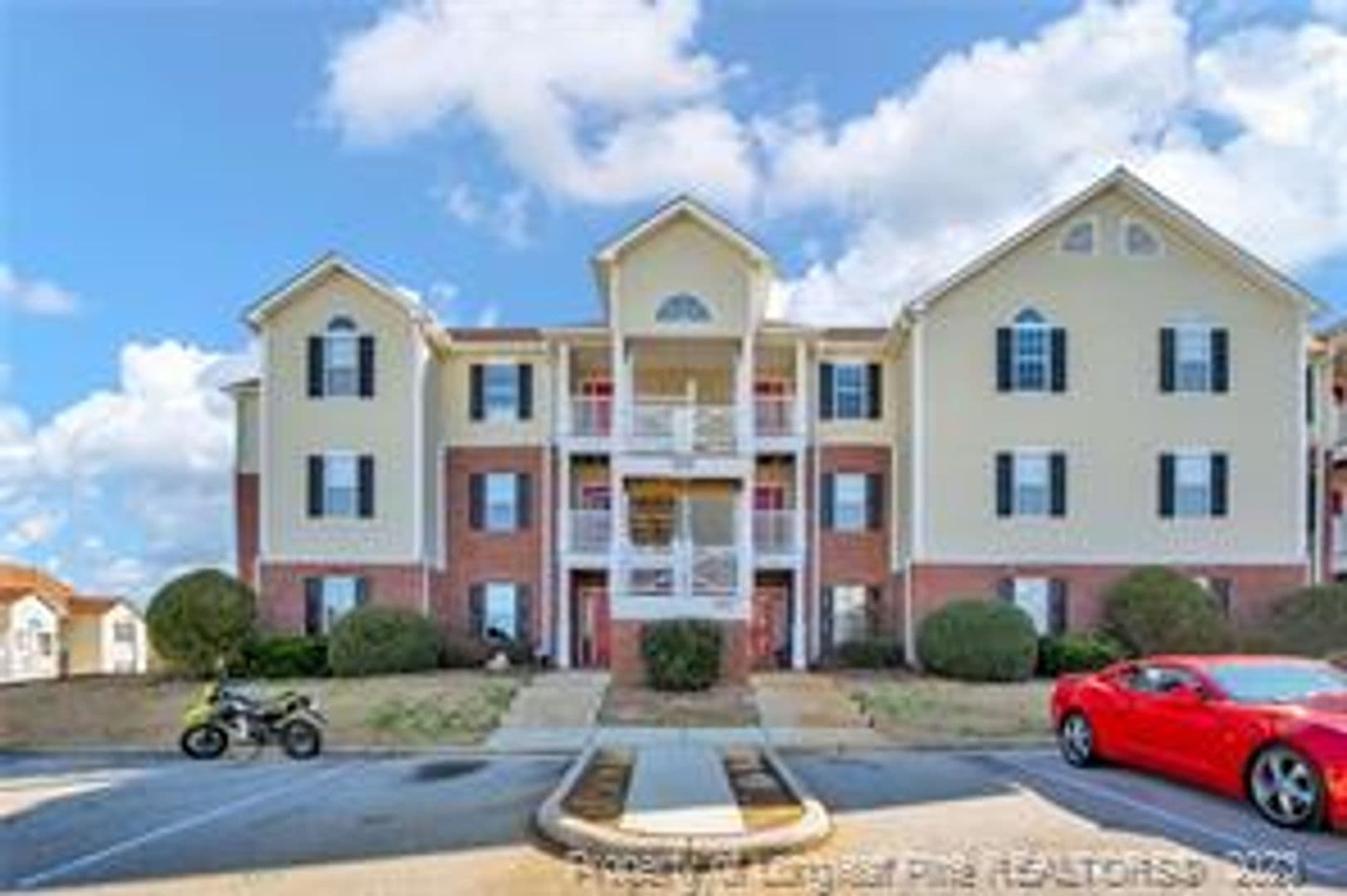 Fayetteville House: 382 Bubble Creek Court # 10