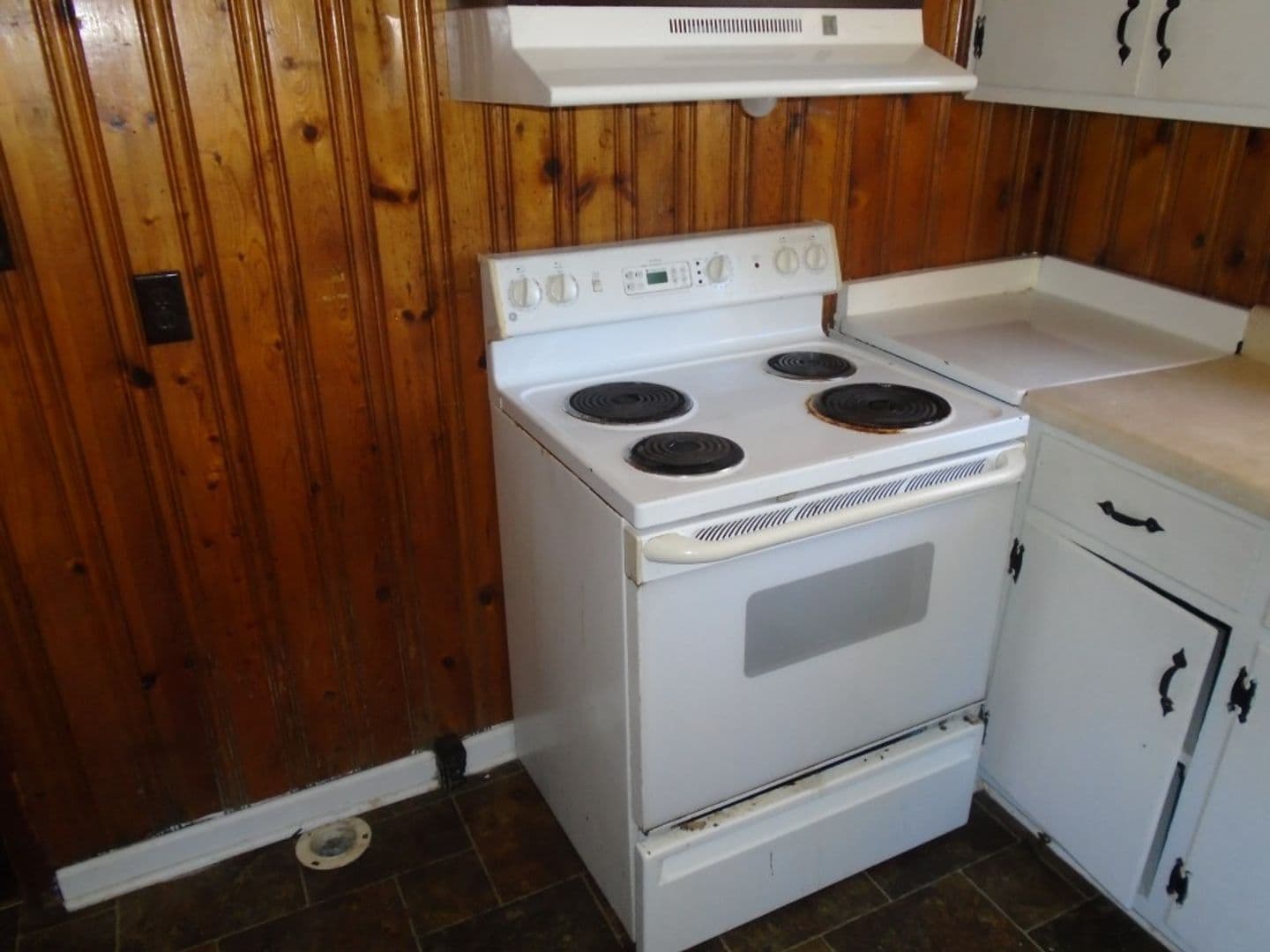 Fayetteville Apartment: 302 Old Shaw Rd.
