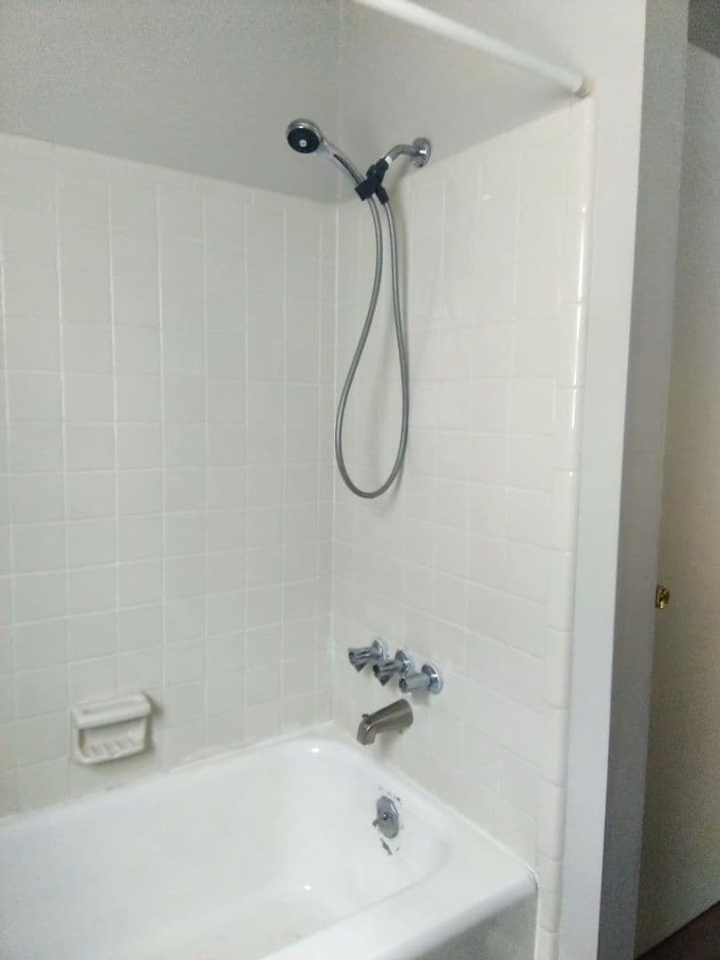 Fayetteville House: 7204 Standish Ct